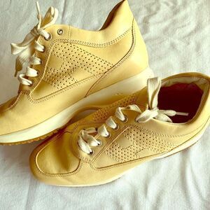 Woman’s Hogan shoes  